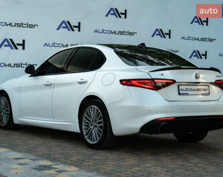 Білий Альфа Ромео Джулія, об'ємом двигуна 2 л та пробігом 43 тис. км за 21999 $, фото 47 на Automoto.ua