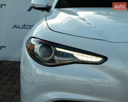 Білий Альфа Ромео Джулія, об'ємом двигуна 2 л та пробігом 43 тис. км за 21999 $, фото 3 на Automoto.ua