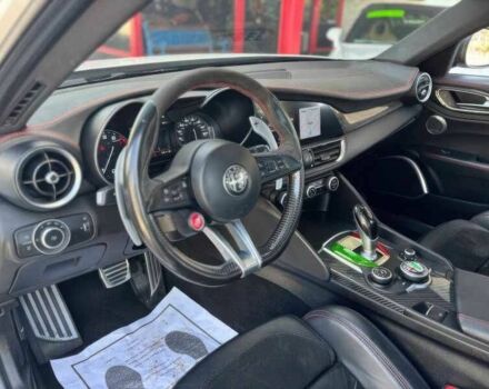 Білий Альфа Ромео Джулія, об'ємом двигуна 2.9 л та пробігом 87 тис. км за 13000 $, фото 9 на Automoto.ua