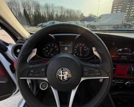 Білий Альфа Ромео Джулія, об'ємом двигуна 2 л та пробігом 89 тис. км за 23000 $, фото 18 на Automoto.ua