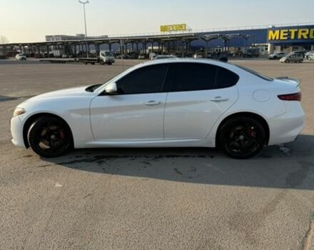 Білий Альфа Ромео Джулія, об'ємом двигуна 2 л та пробігом 89 тис. км за 23000 $, фото 3 на Automoto.ua