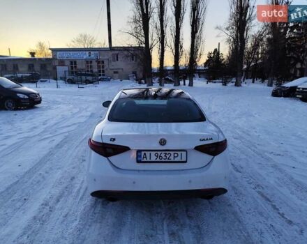Білий Альфа Ромео Джулія, об'ємом двигуна 2 л та пробігом 87 тис. км за 16700 $, фото 5 на Automoto.ua