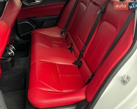 Белый Альфа Ромео Джулия, объемом двигателя 2 л и пробегом 59 тыс. км за 23490 $, фото 15 на Automoto.ua