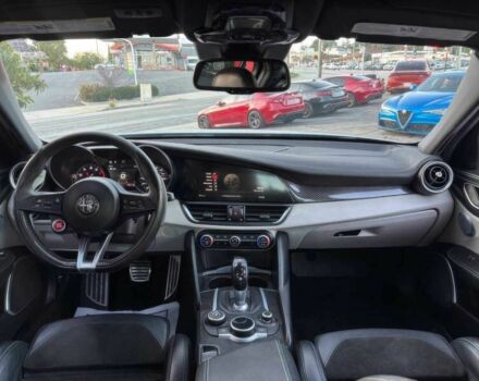 Білий Альфа Ромео Джулія, об'ємом двигуна 2.9 л та пробігом 39 тис. км за 5000 $, фото 6 на Automoto.ua