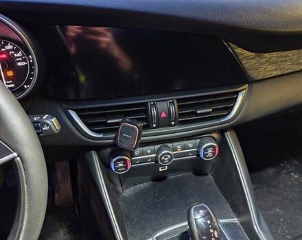 Білий Альфа Ромео Джулія, об'ємом двигуна 2 л та пробігом 87 тис. км за 16700 $, фото 10 на Automoto.ua