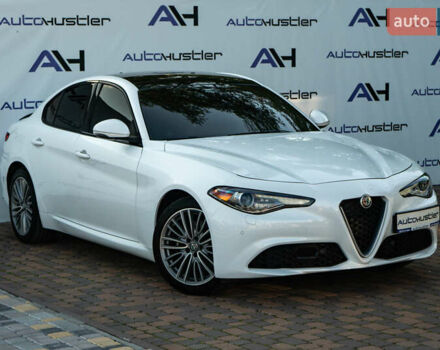 Білий Альфа Ромео Джулія, об'ємом двигуна 2 л та пробігом 43 тис. км за 21999 $, фото 5 на Automoto.ua