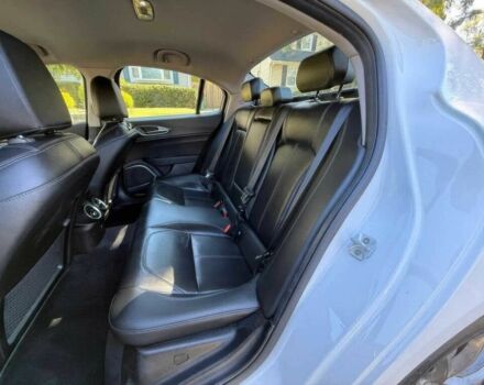 Белый Альфа Ромео Джулия, объемом двигателя 2 л и пробегом 33 тыс. км за 7500 $, фото 15 на Automoto.ua