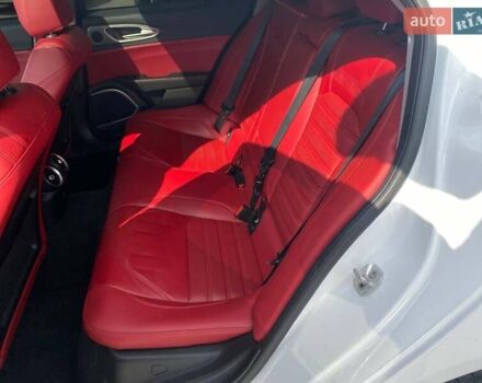 Білий Альфа Ромео Джулія, об'ємом двигуна 2 л та пробігом 48 тис. км за 22900 $, фото 11 на Automoto.ua