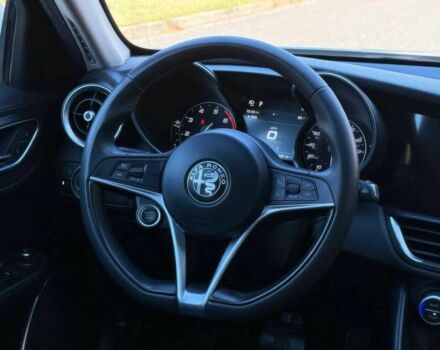 Білий Альфа Ромео Джулія, об'ємом двигуна 2 л та пробігом 36 тис. км за 7800 $, фото 8 на Automoto.ua