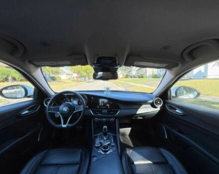 Білий Альфа Ромео Джулія, об'ємом двигуна 2 л та пробігом 36 тис. км за 7800 $, фото 7 на Automoto.ua