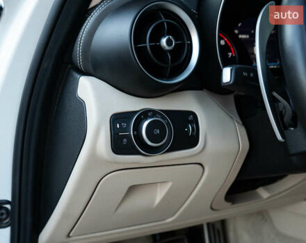 Білий Альфа Ромео Джулія, об'ємом двигуна 2 л та пробігом 43 тис. км за 21999 $, фото 18 на Automoto.ua