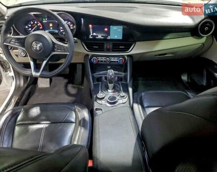 Белый Альфа Ромео Джулия, объемом двигателя 0 л и пробегом 123 тыс. км за 3400 $, фото 7 на Automoto.ua