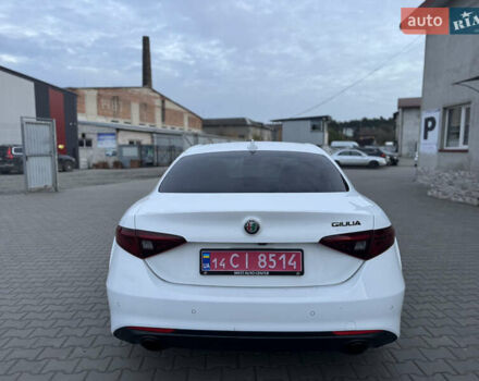 Альфа Ромео Джулия 2019 в Луцке на Automoto.ua Белый Альфа Ромео Джулия, объемом двигателя 2 л и пробегом 177 тыс. км за 15000 $, фото 5 на Automoto.ua