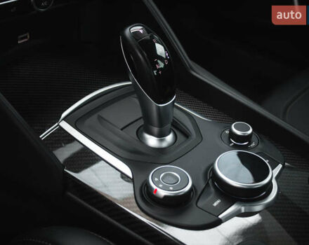 Білий Альфа Ромео Джулія, об'ємом двигуна 2 л та пробігом 21 тис. км за 25000 $, фото 24 на Automoto.ua