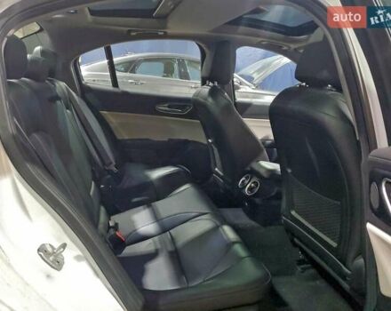 Белый Альфа Ромео Джулия, объемом двигателя 0 л и пробегом 123 тыс. км за 3400 $, фото 9 на Automoto.ua