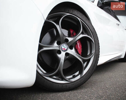 Белый Альфа Ромео Джулия, объемом двигателя 2 л и пробегом 21 тыс. км за 25500 $, фото 7 на Automoto.ua