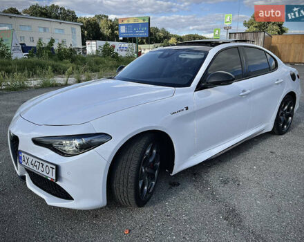 Білий Альфа Ромео Джулія, об'ємом двигуна 2 л та пробігом 103 тис. км за 22900 $, фото 6 на Automoto.ua