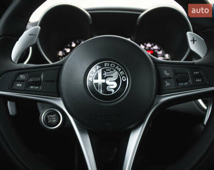 Белый Альфа Ромео Джулия, объемом двигателя 2 л и пробегом 21 тыс. км за 25500 $, фото 15 на Automoto.ua