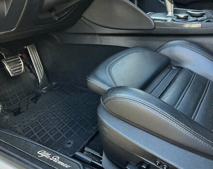 Білий Альфа Ромео Джулія, об'ємом двигуна 2 л та пробігом 103 тис. км за 22900 $, фото 20 на Automoto.ua