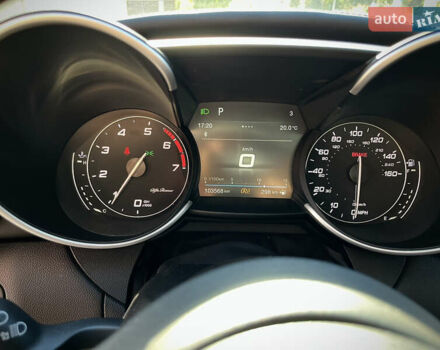 Білий Альфа Ромео Джулія, об'ємом двигуна 2 л та пробігом 103 тис. км за 22900 $, фото 25 на Automoto.ua