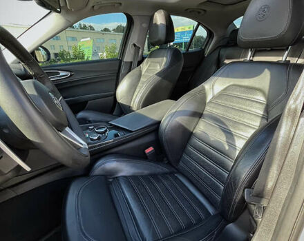 Білий Альфа Ромео Джулія, об'ємом двигуна 2 л та пробігом 103 тис. км за 22900 $, фото 22 на Automoto.ua