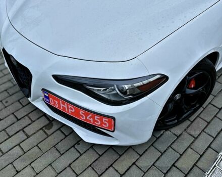 Білий Альфа Ромео Джулія, об'ємом двигуна 2 л та пробігом 109 тис. км за 19999 $, фото 1 на Automoto.ua