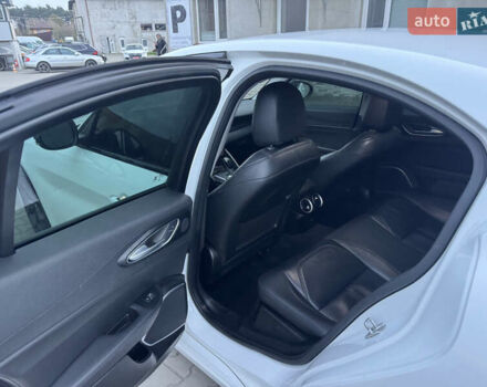 Альфа Ромео Джулия 2019 в Луцке на Automoto.ua Белый Альфа Ромео Джулия, объемом двигателя 2 л и пробегом 177 тыс. км за 15000 $, фото 28 на Automoto.ua