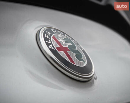 Белый Альфа Ромео Джулия, объемом двигателя 2 л и пробегом 21 тыс. км за 25500 $, фото 48 на Automoto.ua