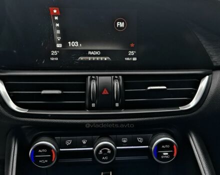 Білий Альфа Ромео Джулія, об'ємом двигуна 2 л та пробігом 109 тис. км за 19999 $, фото 11 на Automoto.ua