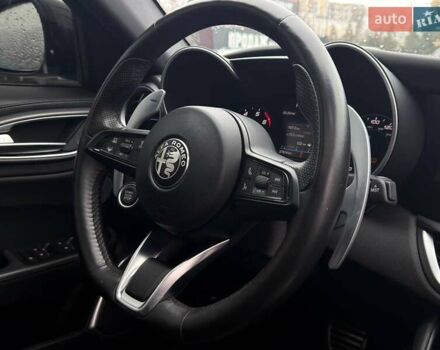 Белый Альфа Ромео Джулия, объемом двигателя 2 л и пробегом 37 тыс. км за 26500 $, фото 26 на Automoto.ua