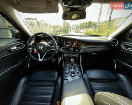 Білий Альфа Ромео Джулія, об'ємом двигуна 2 л та пробігом 103 тис. км за 22900 $, фото 30 на Automoto.ua