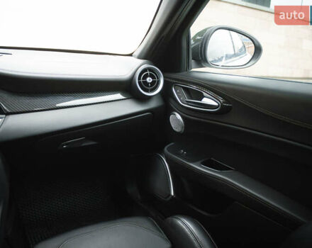 Білий Альфа Ромео Джулія, об'ємом двигуна 2 л та пробігом 21 тис. км за 25000 $, фото 26 на Automoto.ua