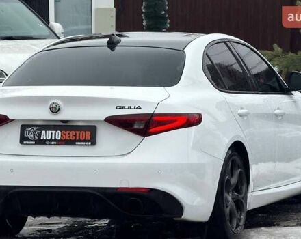 Белый Альфа Ромео Джулия, объемом двигателя 2 л и пробегом 37 тыс. км за 26500 $, фото 10 на Automoto.ua