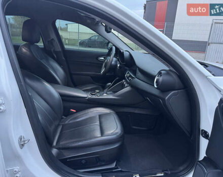 Альфа Ромео Джулия 2019 в Луцке на Automoto.ua Белый Альфа Ромео Джулия, объемом двигателя 2 л и пробегом 177 тыс. км за 15000 $, фото 22 на Automoto.ua