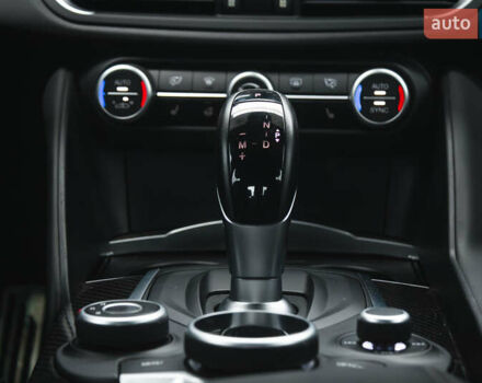 Белый Альфа Ромео Джулия, объемом двигателя 2 л и пробегом 21 тыс. км за 25500 $, фото 23 на Automoto.ua