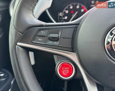 Белый Альфа Ромео Джулия, объемом двигателя 2 л и пробегом 105 тыс. км за 17990 $, фото 22 на Automoto.ua