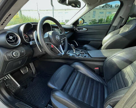 Білий Альфа Ромео Джулія, об'ємом двигуна 2 л та пробігом 103 тис. км за 22900 $, фото 19 на Automoto.ua