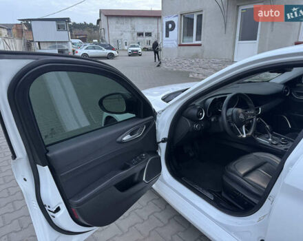 Альфа Ромео Джулия 2019 в Луцке на Automoto.ua Белый Альфа Ромео Джулия, объемом двигателя 2 л и пробегом 177 тыс. км за 15000 $, фото 15 на Automoto.ua