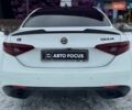Белый Альфа Ромео Джулия, объемом двигателя 2 л и пробегом 105 тыс. км за 21990 $, фото 4 на Automoto.ua