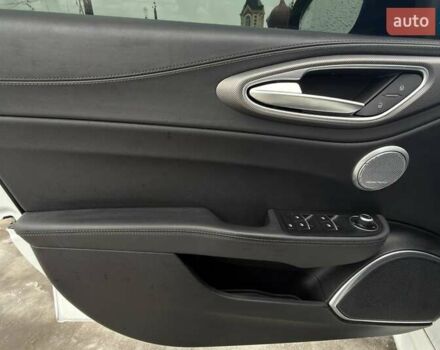 Белый Альфа Ромео Джулия, объемом двигателя 2 л и пробегом 37 тыс. км за 26500 $, фото 31 на Automoto.ua