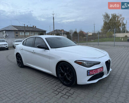 Альфа Ромео Джулия 2019 в Луцке на Automoto.ua Белый Альфа Ромео Джулия, объемом двигателя 2 л и пробегом 177 тыс. км за 15000 $, фото 2 на Automoto.ua