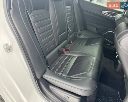 Белый Альфа Ромео Джулия, объемом двигателя 2 л и пробегом 105 тыс. км за 21990 $, фото 9 на Automoto.ua