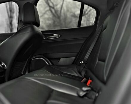 Білий Альфа Ромео Джулія, об'ємом двигуна 2 л та пробігом 109 тис. км за 19999 $, фото 15 на Automoto.ua