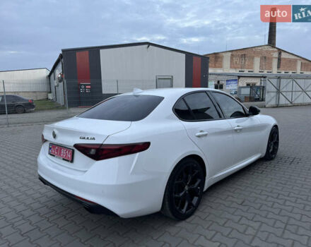 Альфа Ромео Джулия 2019 в Луцке на Automoto.ua Белый Альфа Ромео Джулия, объемом двигателя 2 л и пробегом 177 тыс. км за 15000 $, фото 4 на Automoto.ua