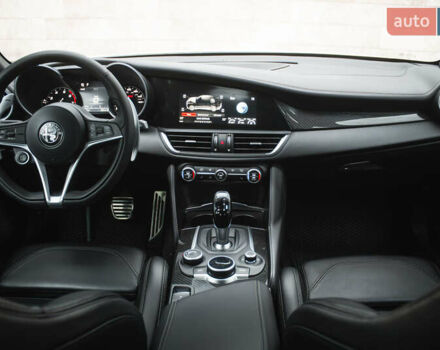 Білий Альфа Ромео Джулія, об'ємом двигуна 2 л та пробігом 21 тис. км за 25000 $, фото 13 на Automoto.ua