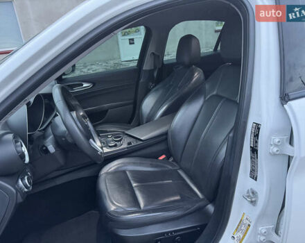 Альфа Ромео Джулия 2019 в Луцке на Automoto.ua Белый Альфа Ромео Джулия, объемом двигателя 2 л и пробегом 177 тыс. км за 15000 $, фото 18 на Automoto.ua