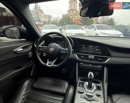 Белый Альфа Ромео Джулия, объемом двигателя 2 л и пробегом 37 тыс. км за 26500 $, фото 12 на Automoto.ua