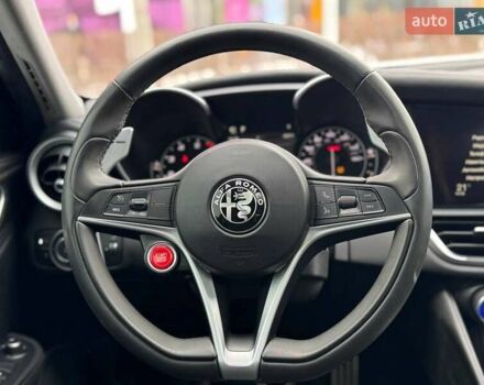 Белый Альфа Ромео Джулия, объемом двигателя 2 л и пробегом 105 тыс. км за 21990 $, фото 17 на Automoto.ua