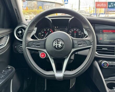 Белый Альфа Ромео Джулия, объемом двигателя 2 л и пробегом 105 тыс. км за 17990 $, фото 26 на Automoto.ua