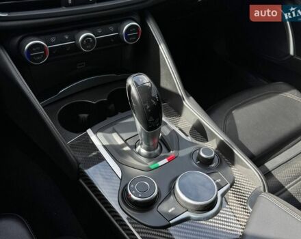 Белый Альфа Ромео Джулия, объемом двигателя 2 л и пробегом 105 тыс. км за 17990 $, фото 33 на Automoto.ua